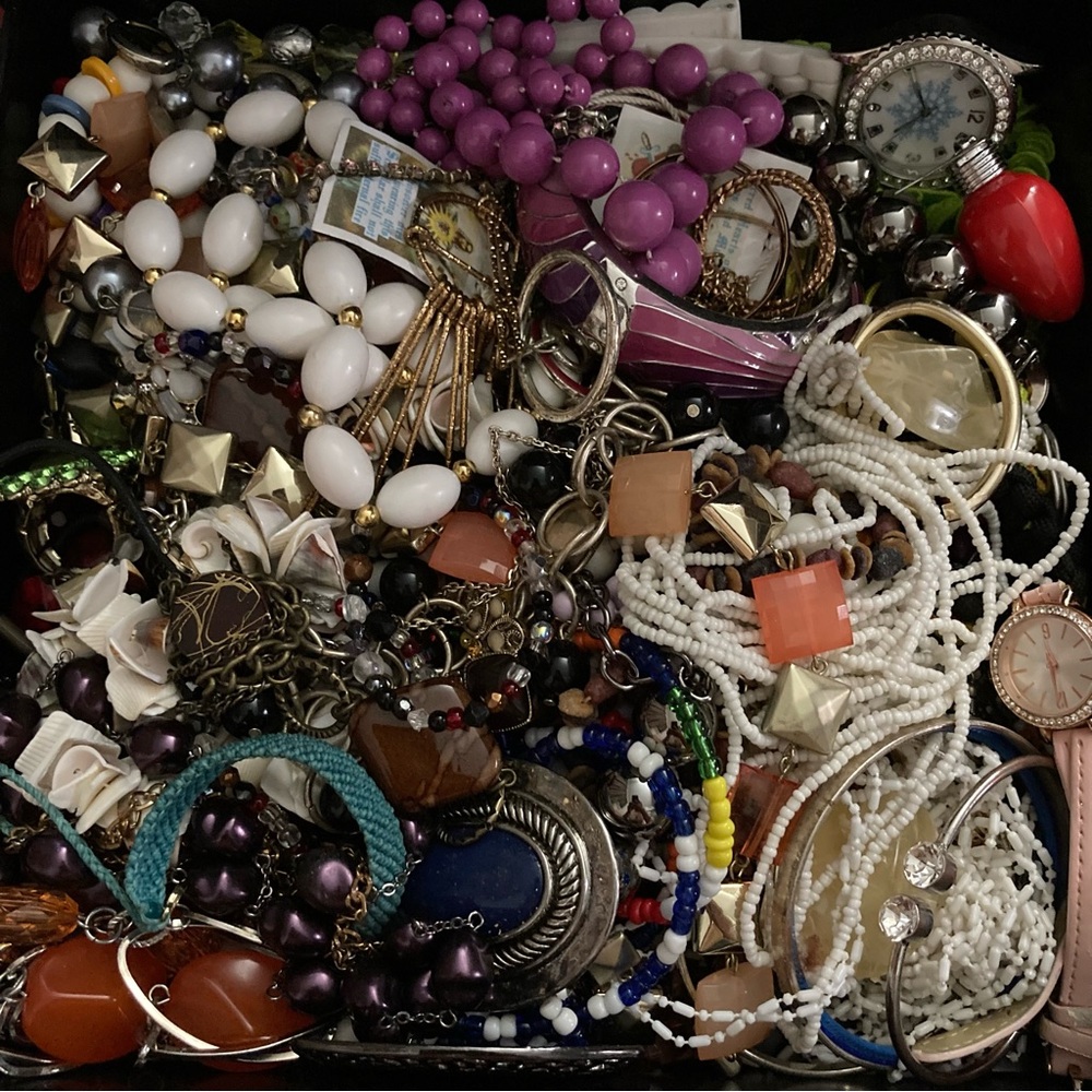 Mystery 3 lb + Fun crafters junk jewelry accessories parts Lot Vintage Modern - Picture 2 of 8